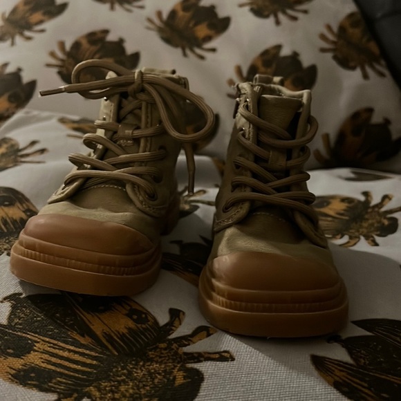 Toddler Zara boots - Picture 1 of 4